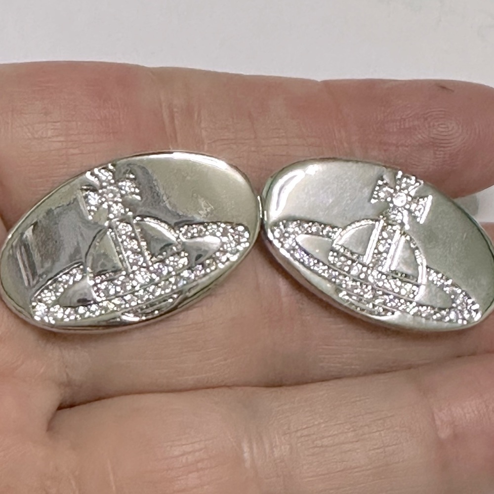 Sold out silver tone vintage signature logo stud earrings - Picture 3 of 8